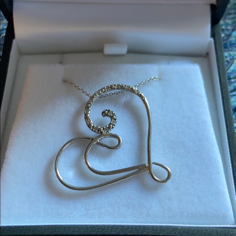 Brand new crystal heart necklace
